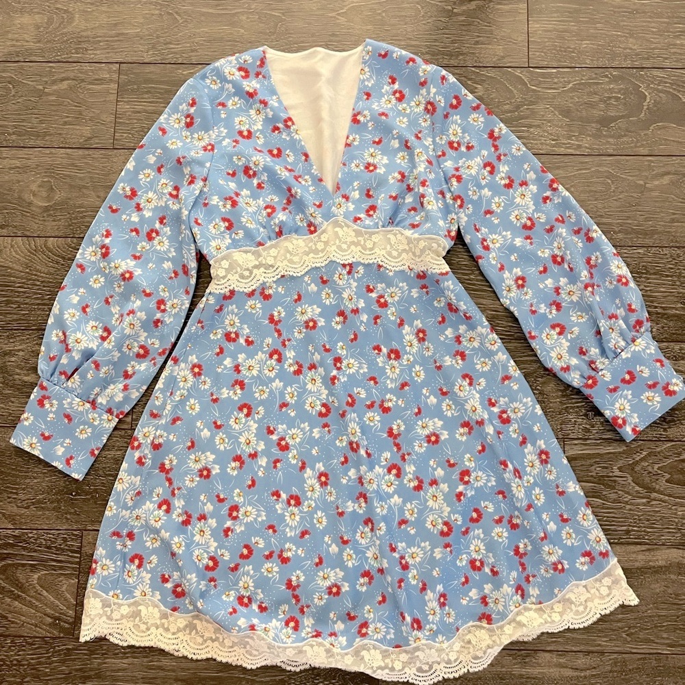 Floral Blue Dress with Lace Trim size Xs or S (see the measurements)